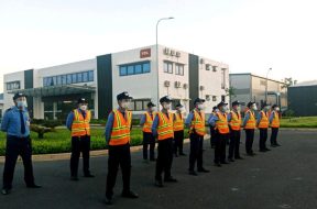 Dịch Vụ Bảo Vệ Uy Tín An Ninh Nhất Ngày càng nhiều cá nhân đặc biệt là doanh nghiệp cần đến dịch vụ thuê ngoài bảo vệ. Bởi việc sử dụng dịch vụ này không chỉ tối ưu về mặt chi phí mà còn đảm bảo được tính chuyên nghiệp vì đội ngũ bảo vệ sẽ được các công ty đào tạo vô cùng bài bản và chuyên nghiệp.