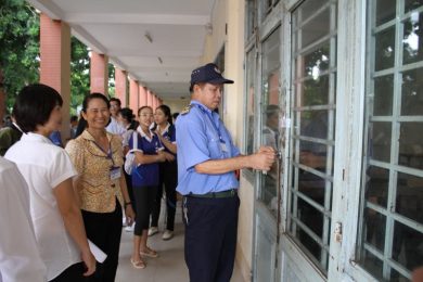 Mức lương nhân viên bảo vệ trường học từ 1/7/2024 sau cải cách thay đổi thế nào khi lương hiện tại quá thấp?