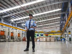 Đặc điểm của đội ngũ nhân viên bảo vệ kho hàng