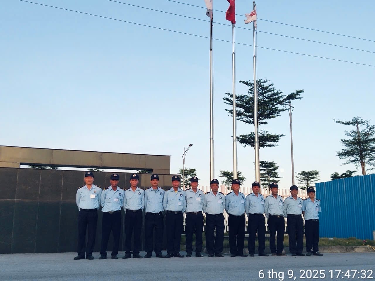 đội ngũ nhân viên được đào tạo bài bản, sẵn sàng đáp ứng mọi yêu cầu an ninh tại các khu công nghiệp lớn.