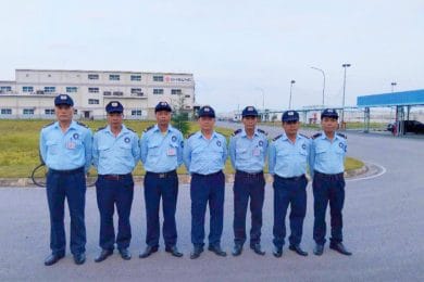 Bảo Vệ An Ninh Trong Mùa Hè Nắng Nóng 40°C – Hình Ảnh Gắn Bó Tận Tâm Tại Nhà Máy Ohsungvina